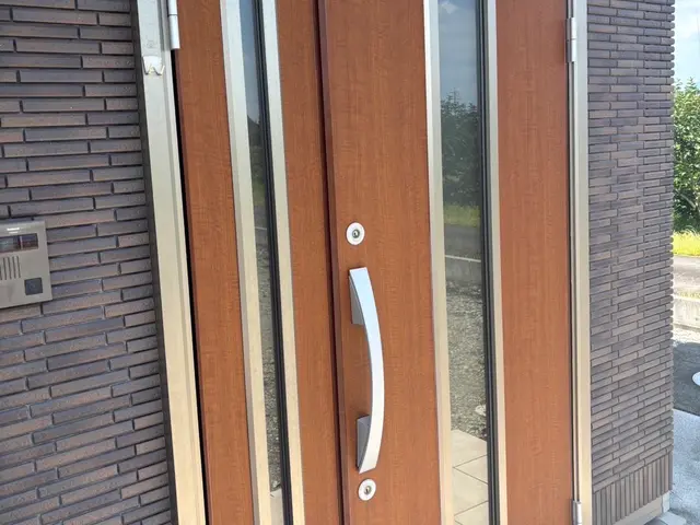 低価格で玄関ドアをリニューアルサービスの画像