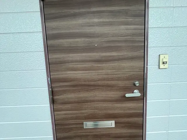 低価格で玄関ドアをリニューアルサービスの画像