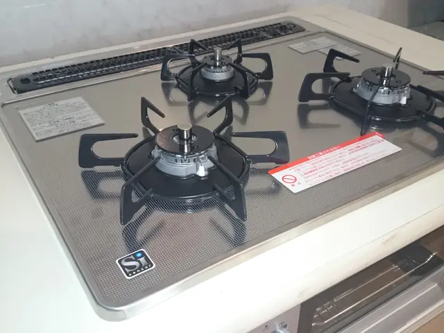 夫婦2人で訪問！役割分担で作業が速い！面倒なコンロ周りのお掃除もお任せください。サービスの画像