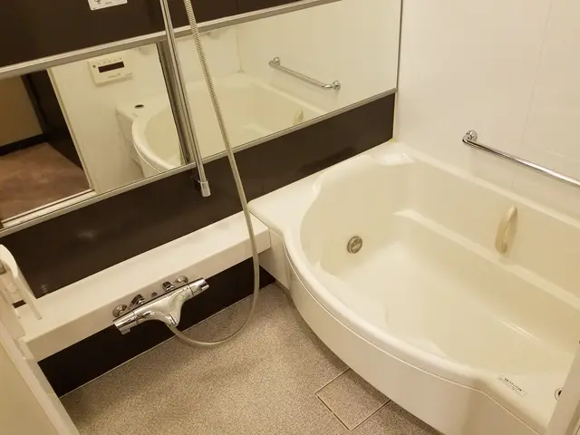 浴室全体の除菌洗浄プラス追炊き配管内の除菌高圧洗浄セットサービスの画像