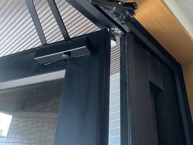 住宅のお悩み解決いたします。ドアクローザー交換、調整などお気軽にご相談下さい。サービスの画像