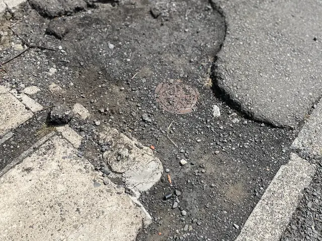 アスファルトの事ならサービスの画像