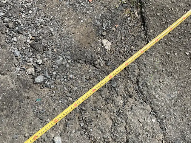 アスファルトの事ならサービスの画像