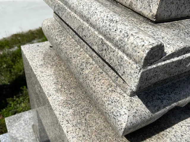 綺麗な状態を保証！専門スタッフによる丁寧な墓石クリーニングサービスの画像