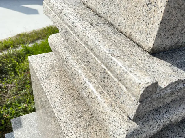 綺麗な状態を保証！専門スタッフによる丁寧な墓石クリーニングサービスの画像