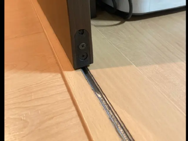 引き戸のレール・戸車交換承ります。玄関・サッシの戸車交換はお問い合わせください。サービスの画像