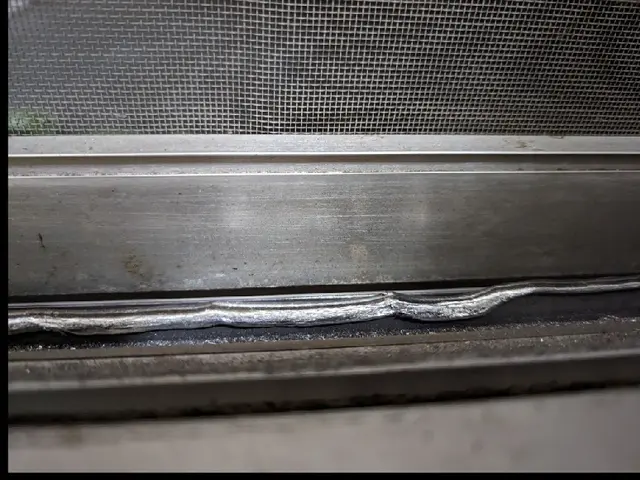 引き戸のレール・戸車交換承ります。玄関・サッシの戸車交換はお問い合わせください。サービスの画像