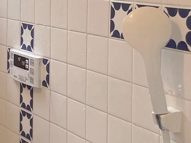 お風呂場シャワーヘッドの交換サービスの画像