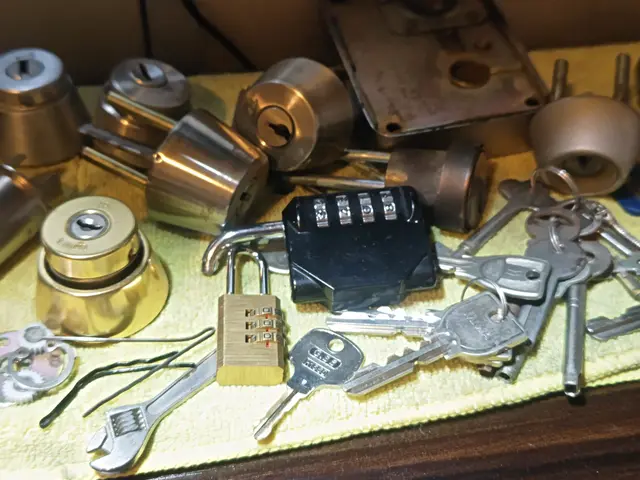 ロッカー、キャビネット、デスク、ポストなどの解錠、交換、鍵抜きサービスの画像