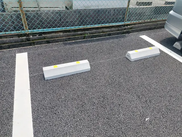 車止め、パーキングブロックの設置、その他お困りごとお任せ下さいませサービスの画像