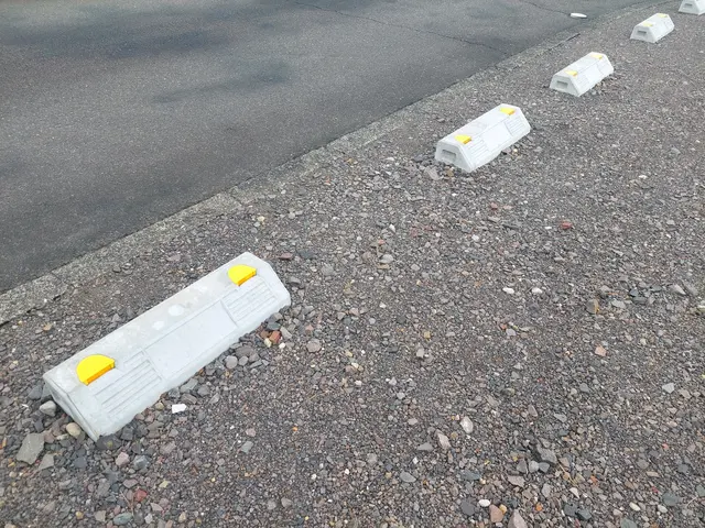 車止め、パーキングブロックの設置、その他お困りごとお任せ下さいませサービスの画像