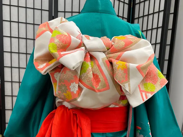 一日中着ていても苦しくないお着付け。早朝着付けお受けいたします。