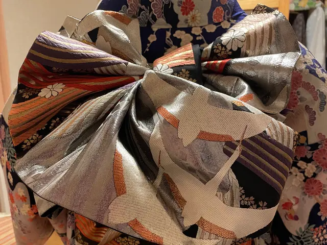 一日中着ていても苦しくないお着付け。早朝着付けお受けいたします。