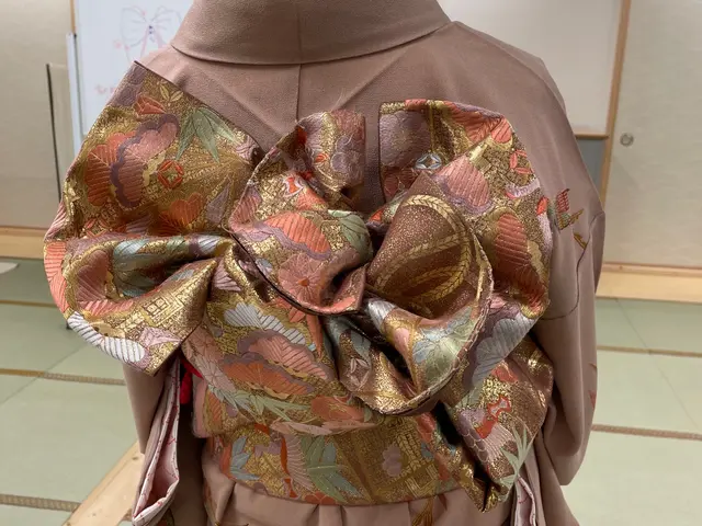 一日中着ていても苦しくないお着付け。早朝着付けお受けいたします。