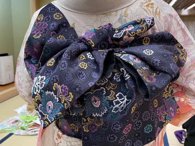 一日中着ていても苦しくないお着付け。早朝着付けお受けいたします。