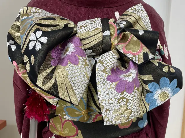 一日中着ていても苦しくないお着付け。早朝着付けお受けいたします。