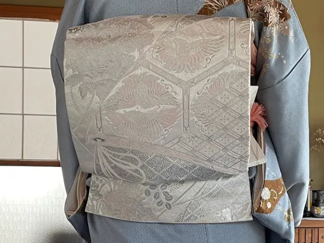 一日中着ていても苦しくないお着付け。早朝着付けお受けいたします。