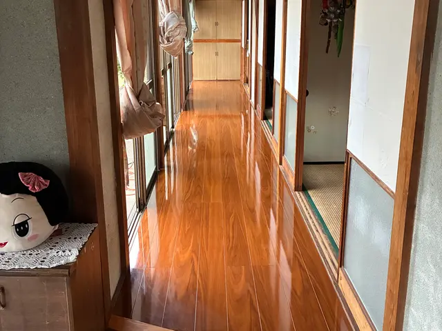 フローリング張り替え【床の軋みも解決！】助成金対応可サービスの画像