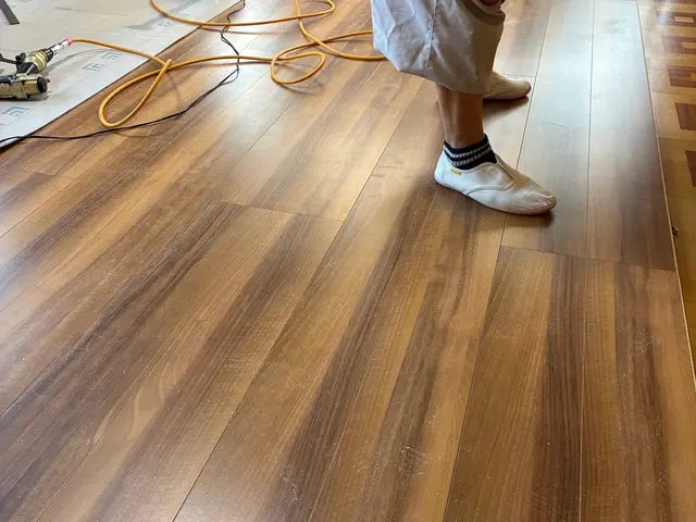フローリング張り替え【床の軋みも解決！】助成金対応可サービスの画像