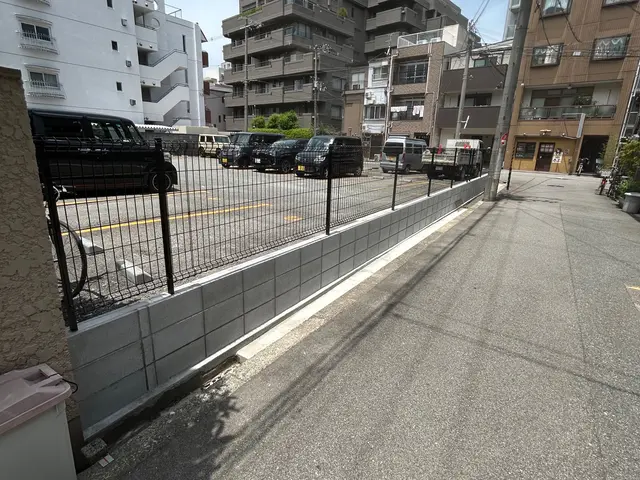 古いブロック塀安全に撤去いたします！撤去後の補修工事もお任せください！サービスの画像