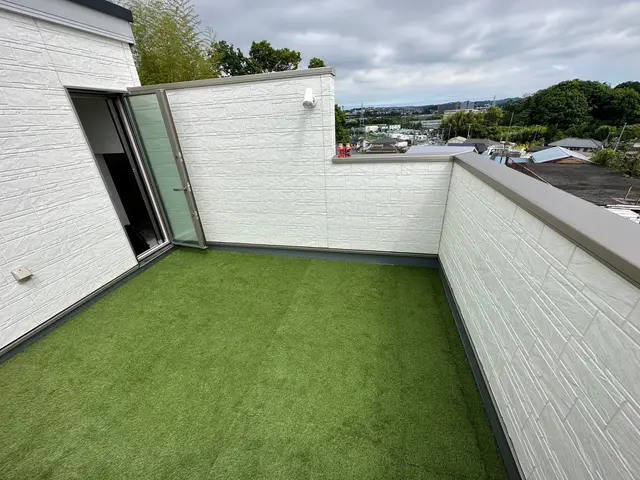 面倒な人工芝張りお任せ下さい！腕にはかなり自信があります！サービスの画像