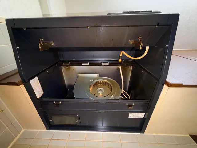 ◎毎日使う換気扇だから、定期的にプロ清掃！◎ベタベタ油汚れ、分解洗浄でスッキリ！サービスの画像