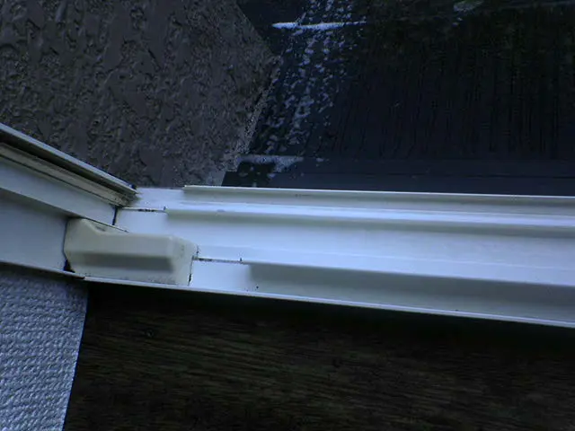 窓枠のカビやガラスのくすみもきれいさっぱり仕上げます。サービスの画像