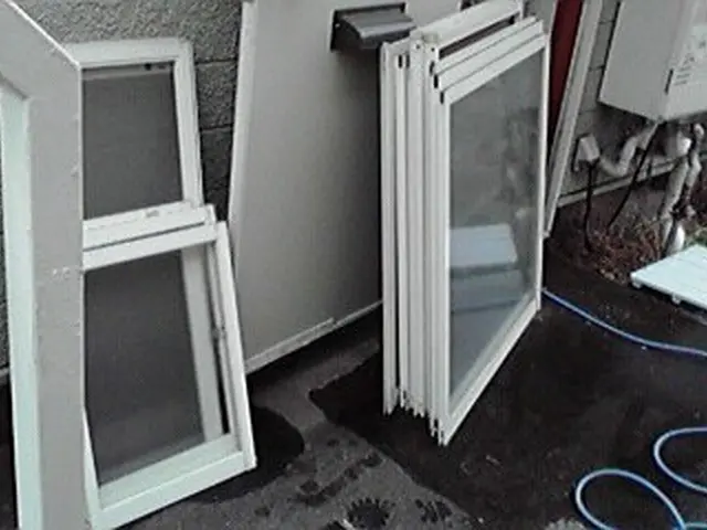 窓枠のカビやガラスのくすみもきれいさっぱり仕上げます。サービスの画像