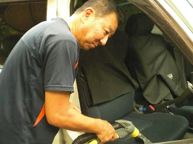 車のクリーニング、内装補修いたします。サービスの画像