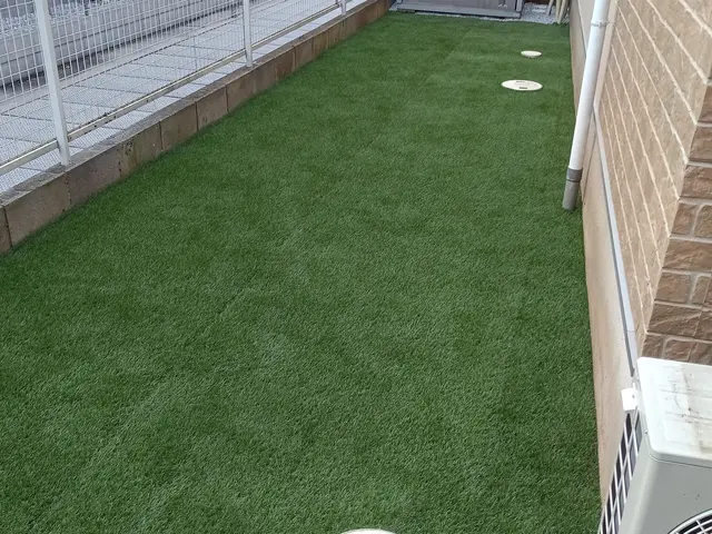 下地作りから　防草シート、人工芝まで綺麗な作業を致します！サービスの画像