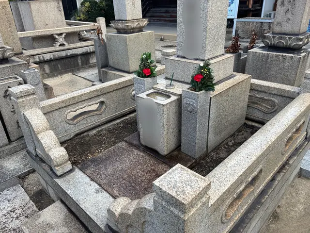 〈実績豊富〉お客様に代わって大切な「お墓のお掃除」をさせていただく便利屋ですサービスの画像