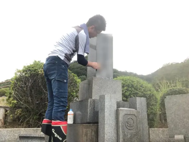 〈実績豊富〉お客様に代わって大切な「お墓のお掃除」をさせていただく便利屋ですサービスの画像