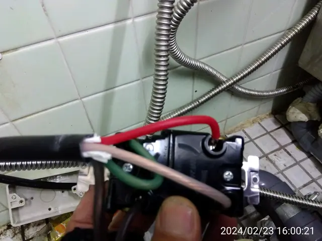 コンセントの破損・照明各種スイッチの故障、ブレーカーの不具合も1種電気工事士対応サービスの画像