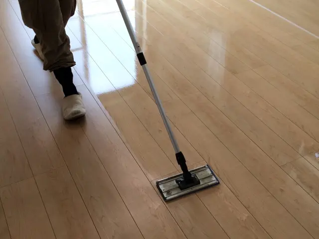 フロアコーティング専門店フロアコーティング水性ウレタンコートになります。サービスの画像