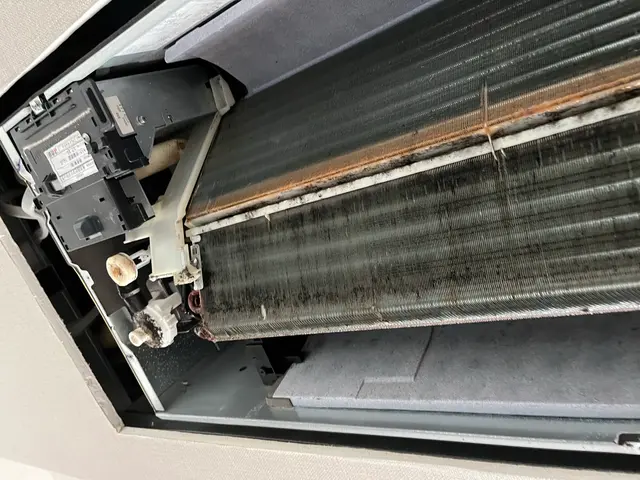 天井埋め込み型エアコン　家庭用1方向からオフィス店舗等4方向まで！(飲食店不可)サービスの画像