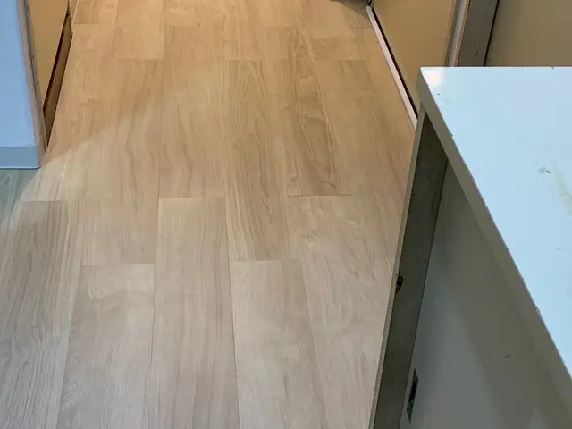【地域密着　自社施工】　経験20年　丁寧に迅速な作業のフローリング張替えサービスの画像