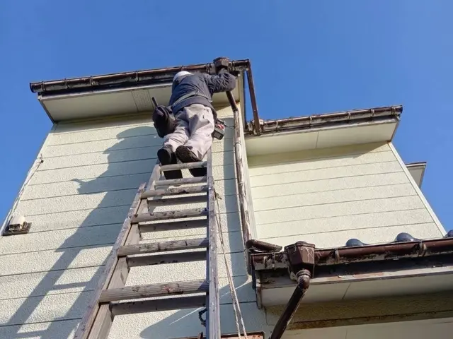 雨樋交換1m5000円〜掃除1箇所5000円〜サービスの画像