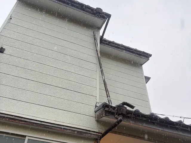 雨樋交換1m5000円〜掃除1箇所5000円〜サービスの画像