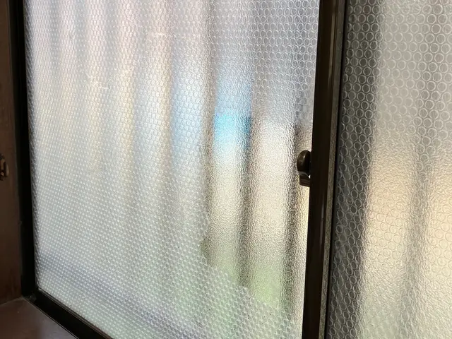 【秋割！】窓ガラス・サッシ・網戸のクリーニング◇頑固なテープ跡も落とします！！サービスの画像