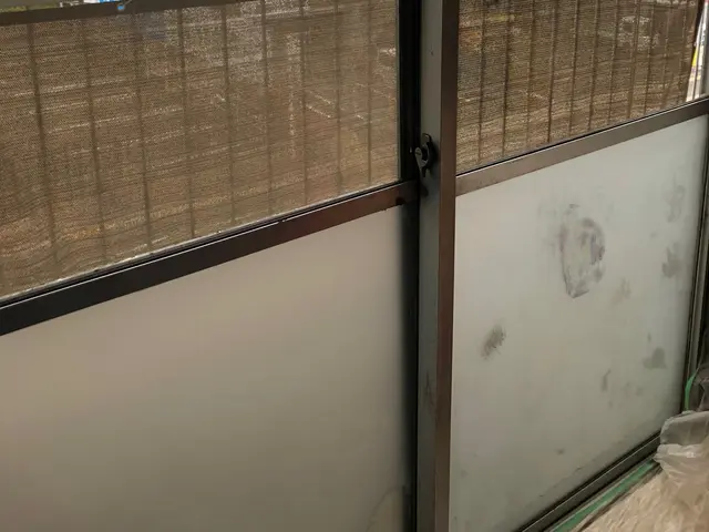 【秋割！】窓ガラス・サッシ・網戸のクリーニング◇頑固なテープ跡も落とします！！サービスの画像