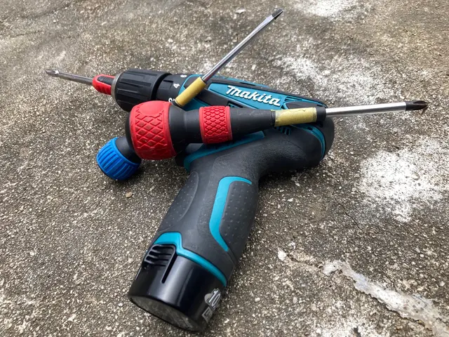 JBP協会監修／カラーボックス組み立て専門店◆第二種電気工事士の女性職人サービスの画像