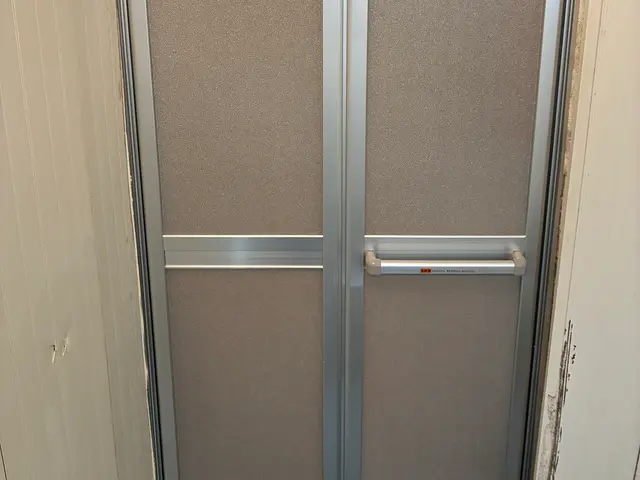 浴室ドア取替いたします！サービスの画像