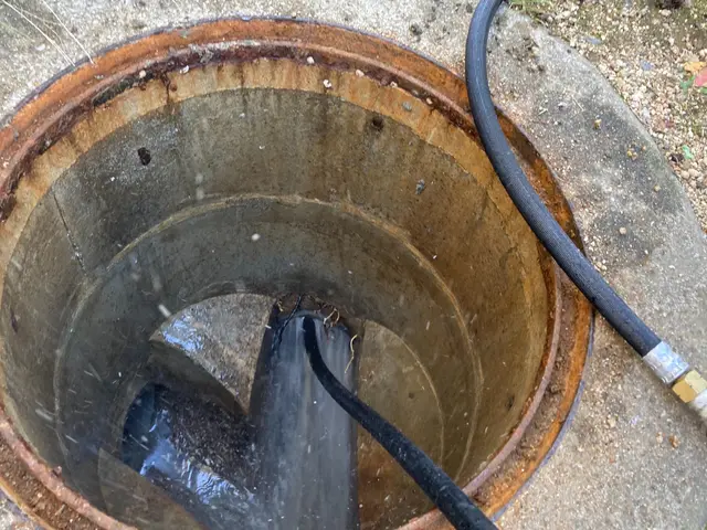 一戸建て排水管洗浄　当店は室内からと外部込みの価格です！サービスの画像