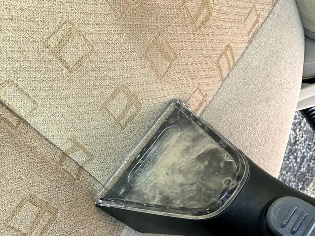 【嘔吐も対応】電気・水不要で場所選ばず作業｜ アルカリ電解水＆リンサーで車内清潔サービスの画像