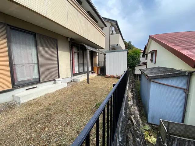 『庭が見違える！草むしり・草刈りでスッキリ美しい空間に』サービスの画像