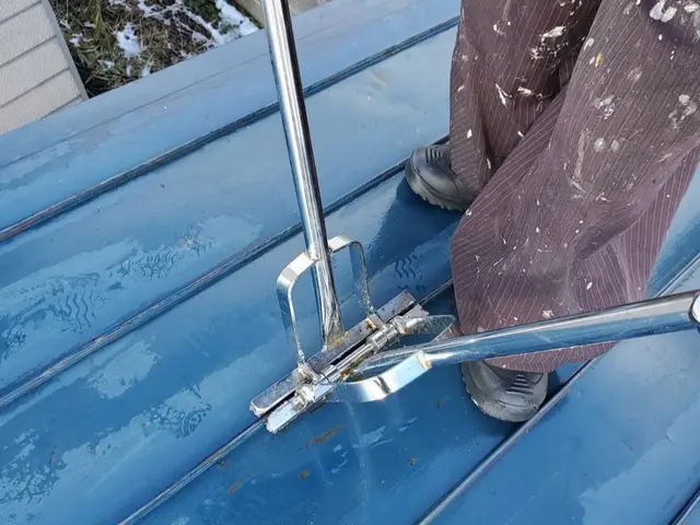 屋根塗装工事・勾配ロープ使用。迅速、丁寧、工事後管理、徹底してます！サービスの画像