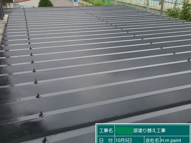 屋根塗装工事・勾配ロープ使用。迅速、丁寧、工事後管理、徹底してます！サービスの画像