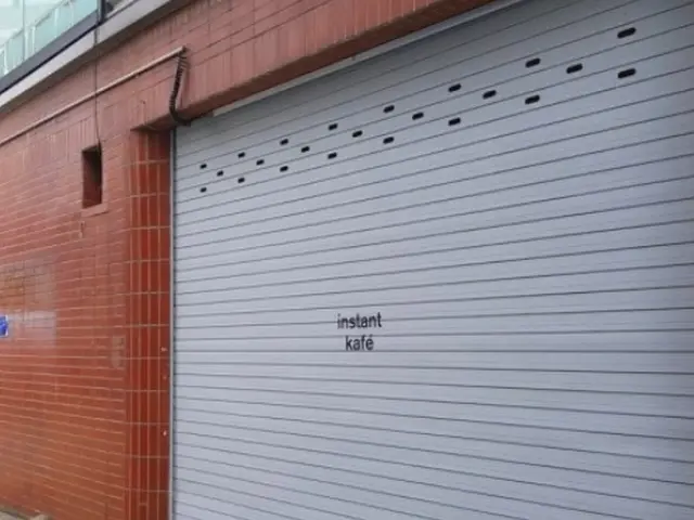 シャッター塗装サービスの画像