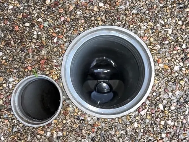 お家の排水管ピカピカに致します。サービスの画像