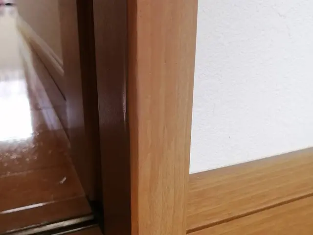 即日対応可☆31日以降まだ空枠あり！補修専門店☆床・壁・扉、サッシの補修はお任せサービスの画像